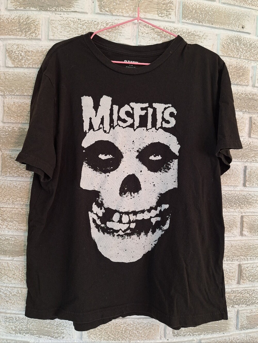 Old Navy Black Short Sleeve Misfits Skull Graphic Tee